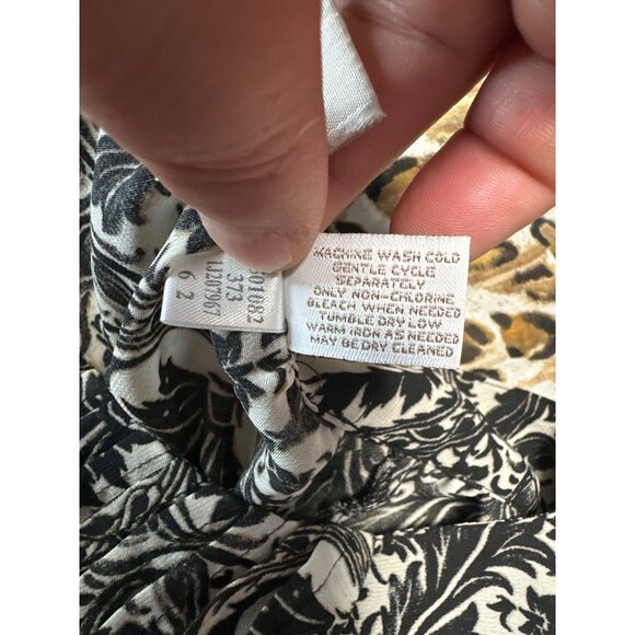 Chico's 3/4 Sleeve Round Neck with Pintuck Button Detail Semi Sheer Blouse Sz M - Picture 7 of 8